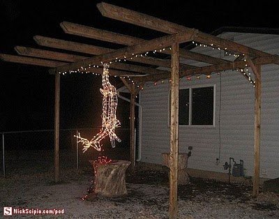 Hanging-deer-Christmas-lights.jpg