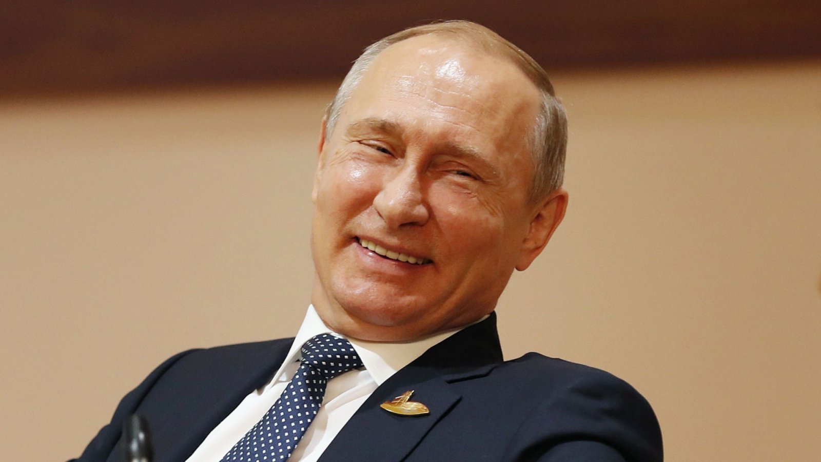 Путин-смеется.jpg