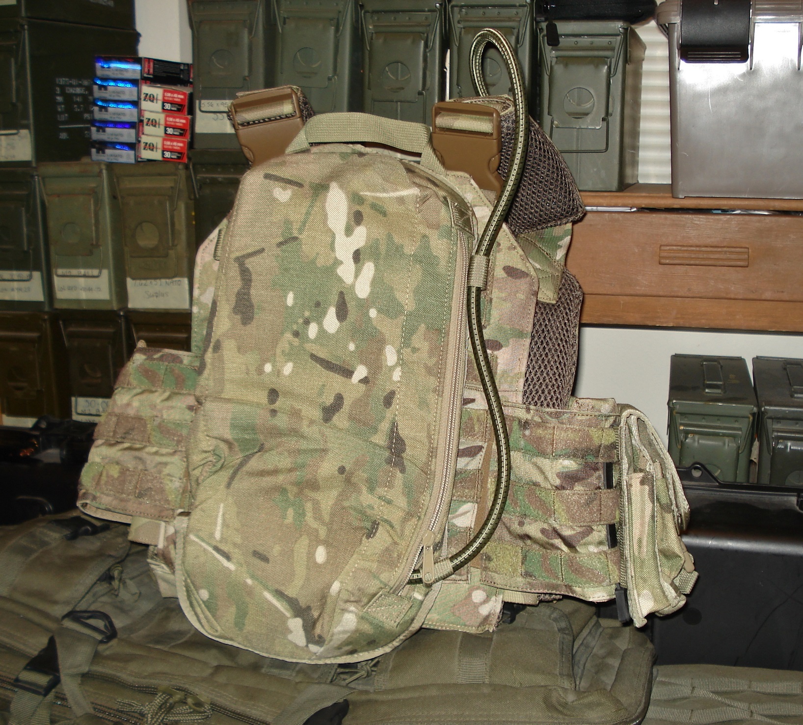 AR500 Testudo Plate Carrier with Tactical Tailor Hydration pack.JPG