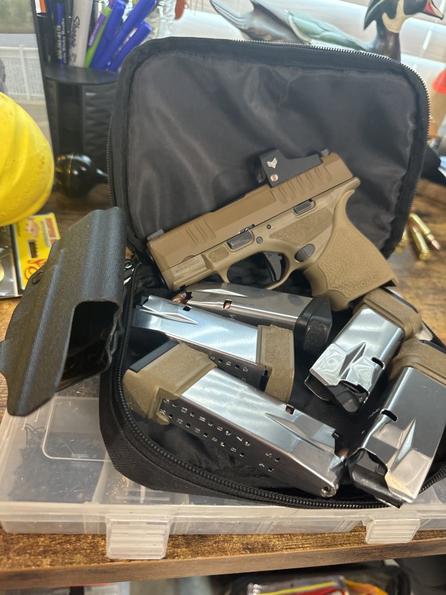 ***SOLD****Springfield Hellcat 9mm with 5 mags case and swamp fox optic and holster  Cantonment