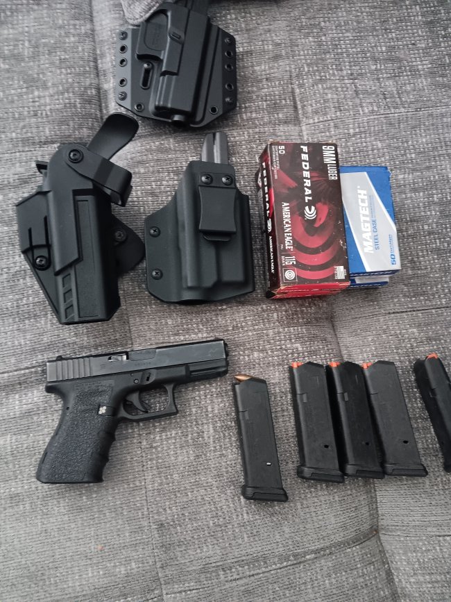 Pending Update Glock 19 gen 3 with 3 holsters, 6 mags, ammo