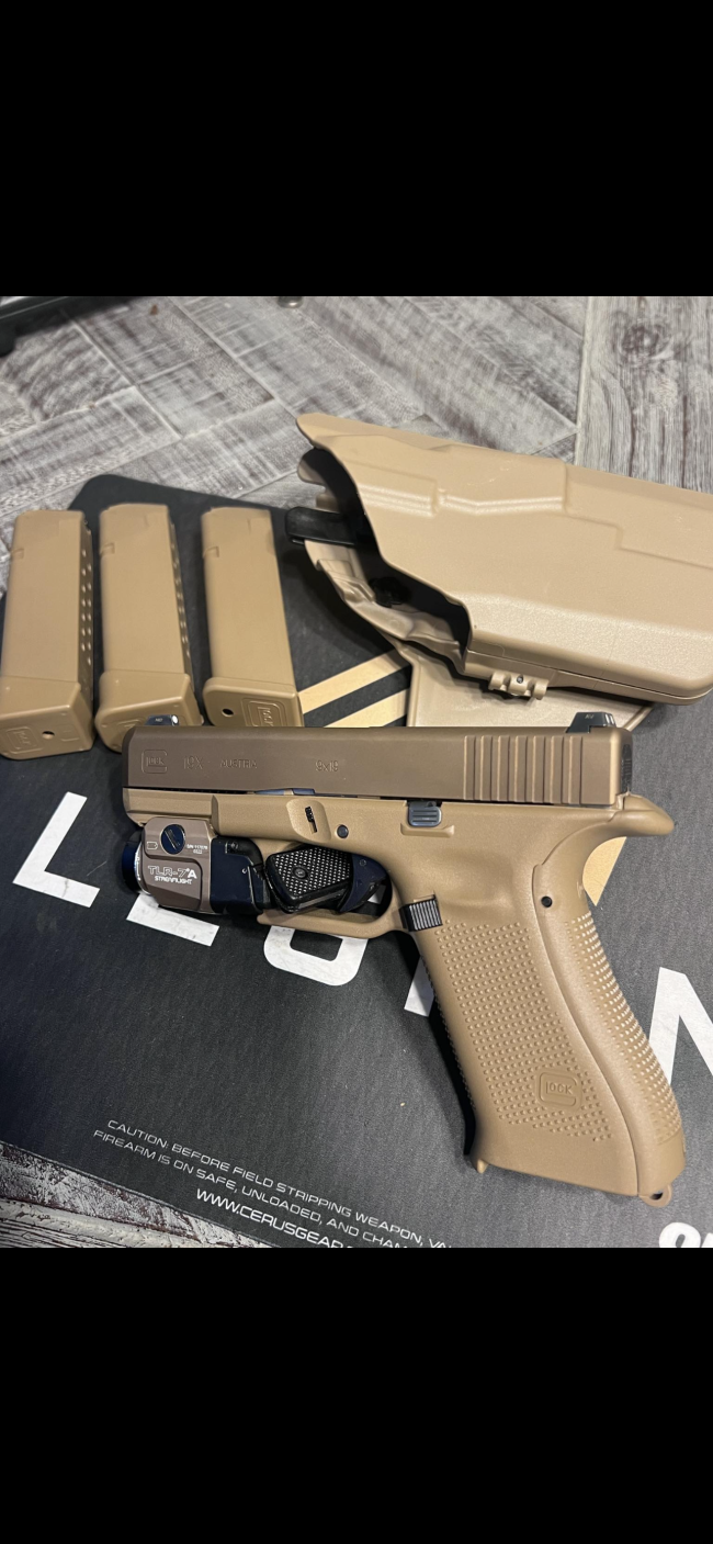 Glock 19x w/ Tlr7a light and safariland holster