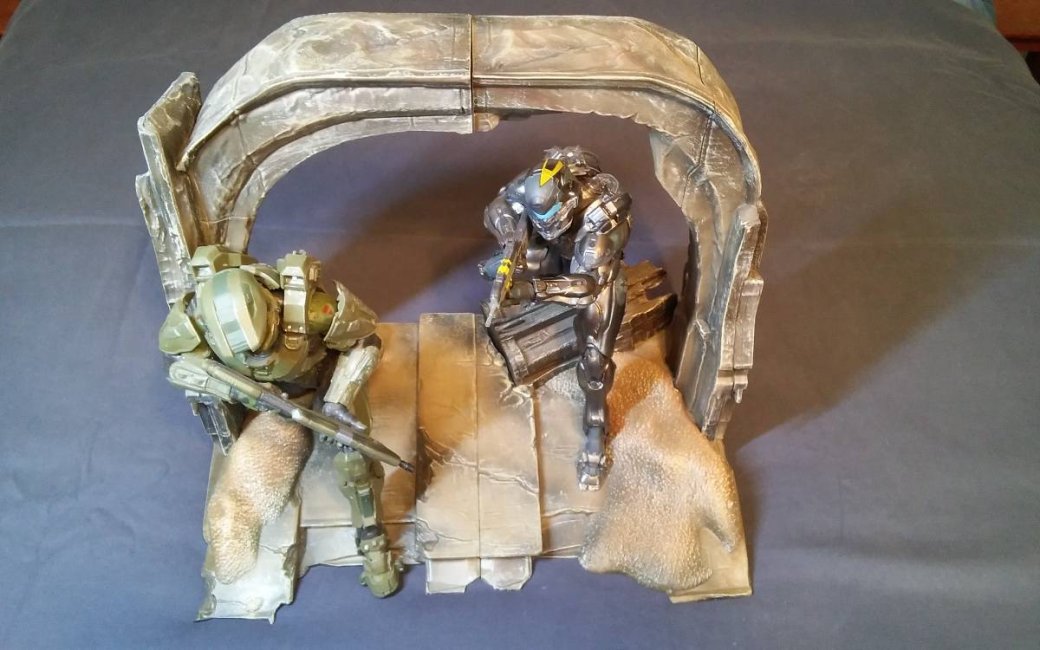 Halo 5 Guardians Master Chief / Locke Statue - $75